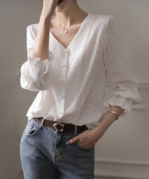 Doux Belle(ドゥーベル)の「Vネックレースブラウス(シャツ/ブラウス・レディース・ホワイト・X-LARGE/LARGE/MEDIUM)」の22枚目の写真