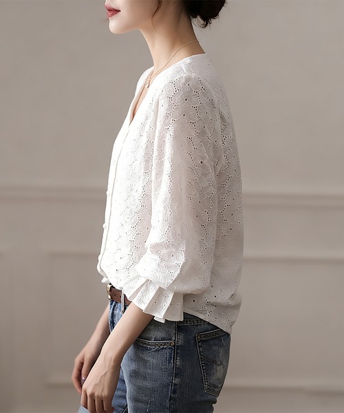 Doux Belle(ドゥーベル)の「Vネックレースブラウス(シャツ/ブラウス・レディース・ホワイト・X-LARGE/LARGE/MEDIUM)」の11枚目の写真