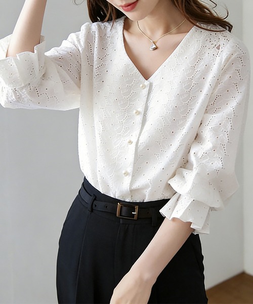 Doux Belle(ドゥーベル)の「Vネックレースブラウス(シャツ/ブラウス・レディース・ホワイト・X-LARGE/LARGE/MEDIUM)」の16枚目の写真