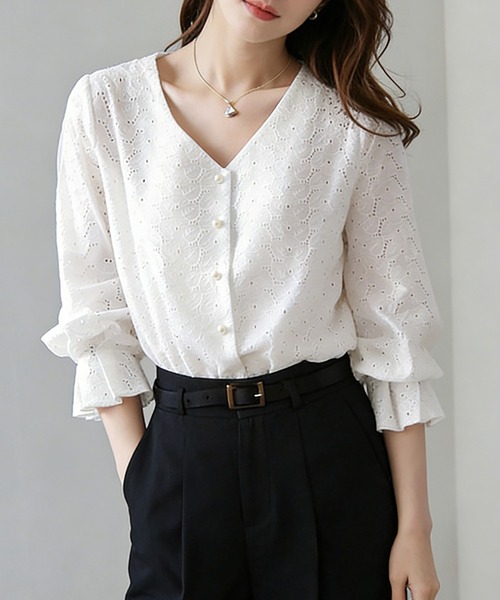 Doux Belle(ドゥーベル)の「Vネックレースブラウス(シャツ/ブラウス・レディース・ホワイト・X-LARGE/LARGE/MEDIUM)」の5枚目の写真