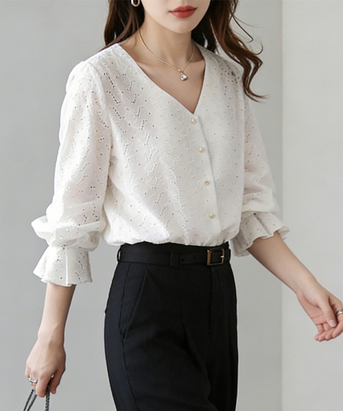 Doux Belle(ドゥーベル)の「Vネックレースブラウス(シャツ/ブラウス・レディース・ホワイト・X-LARGE/LARGE/MEDIUM)」の8枚目の写真