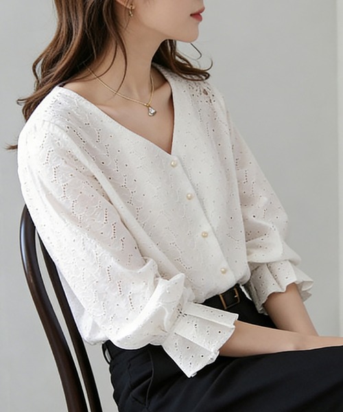 Doux Belle(ドゥーベル)の「Vネックレースブラウス(シャツ/ブラウス・レディース・ホワイト・X-LARGE/LARGE/MEDIUM)」の9枚目の写真