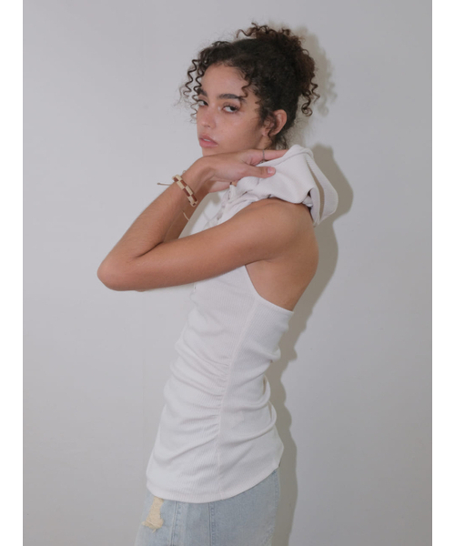 ORDINARY HOLIDAY（オーディナリー ホリデー）の「SLEEVELESS HOODIE [IVORY]（Tシャツ/カットソー・レディース・その他・FREE）」の2枚目の写真