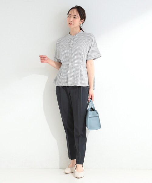 SHOO・LA・RUE（シューラルー）の「【ひんやり／UV／通勤】洗濯後しわになりにくい タックテーパードパンツ（その他パンツ・レディース・ネイビー/ベージュ/グレー・04/10/02/03/01）」の12枚目の写真
