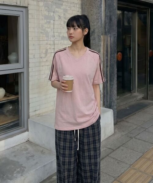 ANEWBROS（アニュブロス）の「フレイヤトラックVネック半袖Tシャツ4カラー[ANSV_1501]（Tシャツ/カットソー・レディース・ネイビー/ブラック/アイボリー/ピンク・LARGE/X-LARGE/SMALL/MEDIUM）」の10枚目の写真