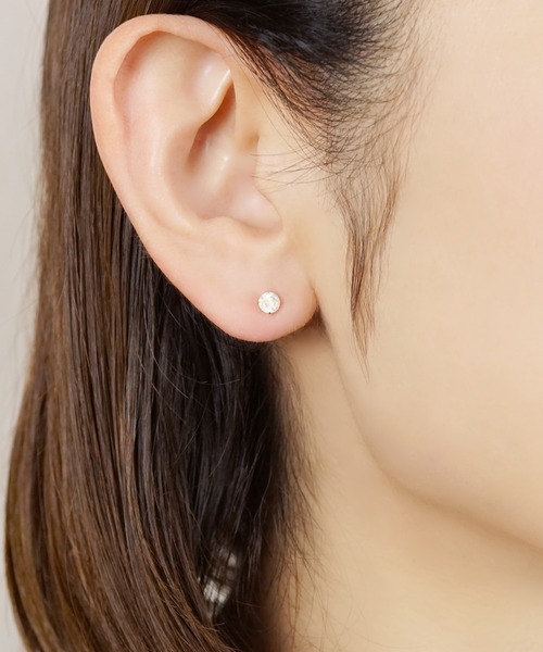 TAKE-UP（テイクアップ）の「[ セカンドピアス]K18 ムーンストーンピアス(4mm)（ピアス（両耳用）・レディース・イエローゴールド・FREE）」の5枚目の写真