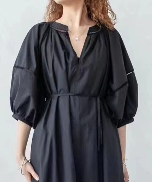 AMAJI(アマジ)の「2WAY バルーンスリーブ ワンピース(ワンピース・レディース・ホワイト/ブラック/カーキ・MEDIUM/LARGE)」の5枚目の写真