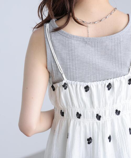 FREE'S MART(フリーズマート)の「◆ シアー小花刺繍シャーリングギャザーキャミワンピース(ワンピース・レディース・ブラック/ホワイト/ブルー・FREE)」の22枚目の写真
