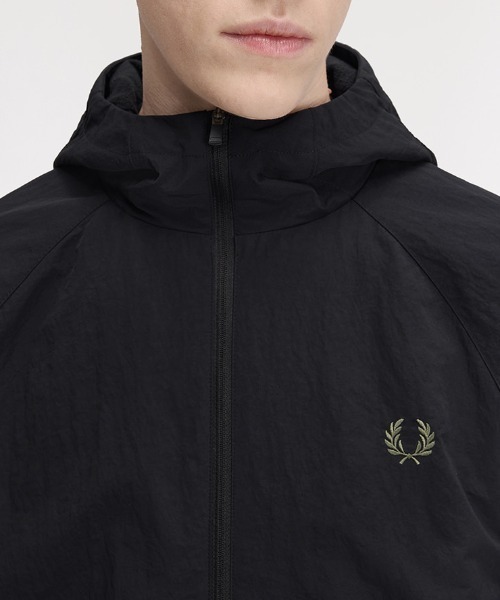 FRED PERRY(フレッドペリー)の「【先行予約受付中】Oversized Hooded Shell Jacket/オーバーサイズフードシェルジャケット(ブルゾン・メンズ・ブラック・L/S/M)」の9枚目の写真
