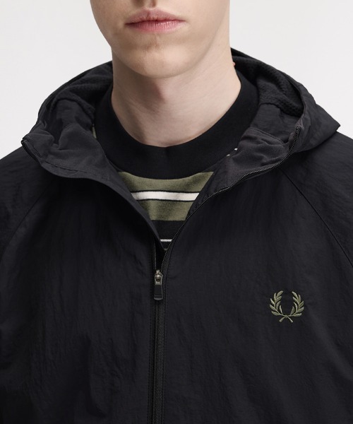 FRED PERRY(フレッドペリー)の「【先行予約受付中】Oversized Hooded Shell Jacket/オーバーサイズフードシェルジャケット(ブルゾン・メンズ・ブラック・L/S/M)」の10枚目の写真