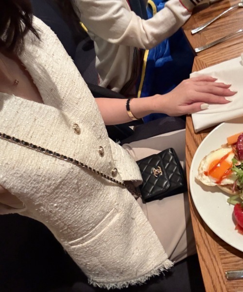 Aelina（エリナ）の「Vネックツイードベスト（ベスト・レディース・ブラック/ベージュ・FREE）」の15枚目の写真