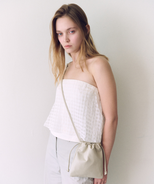 OVHEE（オヴェイ）の「ヌアミニクロスバッグ Nua Mini Cross Bag（メッセンジャーバッグ・レディース・オリーブ/アイボリー・FREE）」の11枚目の写真