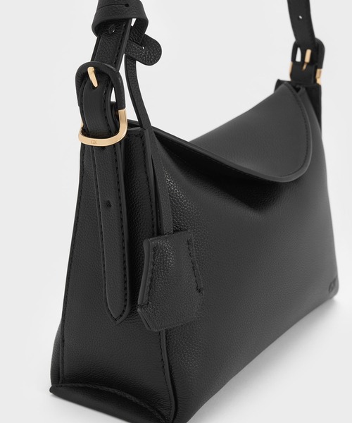CHARLES & KEITH(チャールズ & キース)の「【本革】レザー トップフラップ ホーボーバッグ(ショルダーバッグ・レディース・ブラック・S)」の2枚目の写真