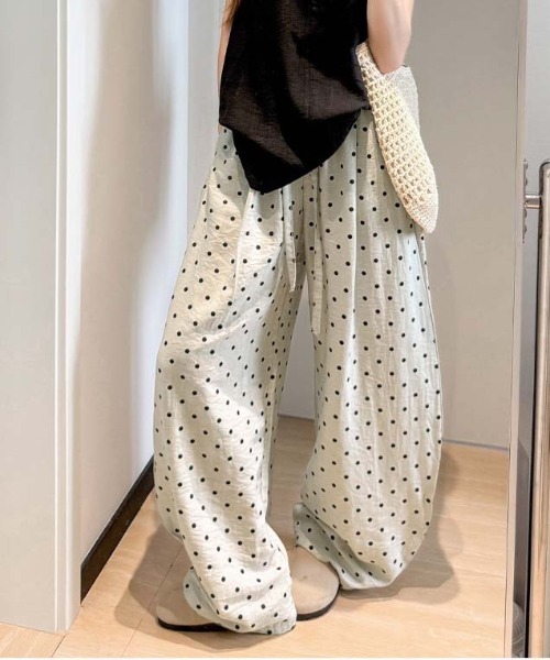 VENCEEXCHANGE(ヴァンスエクスチェンジ)の「ドットプリントワイドパンツ(その他パンツ・レディース・ブラック/ベージュ・FREE)」の2枚目の写真