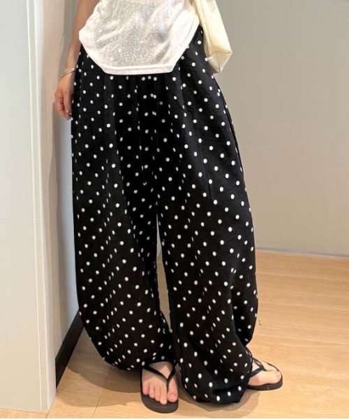 VENCEEXCHANGE(ヴァンスエクスチェンジ)の「ドットプリントワイドパンツ(その他パンツ・レディース・ブラック/ベージュ・FREE)」の1枚目の写真