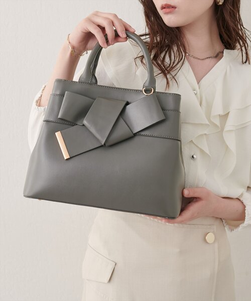 natural couture(ナチュラルクチュール)の「スエードリボンアイコンバッグ(ハンドバッグ・レディース・ベージュ/チャコールグレー/ボルドー/ブラウン・FREE)」の5枚目の写真