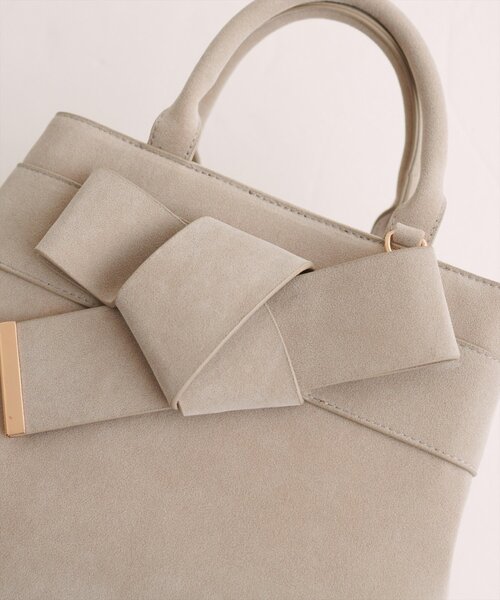 natural couture(ナチュラルクチュール)の「スエードリボンアイコンバッグ(ハンドバッグ・レディース・ベージュ/チャコールグレー/ボルドー/ブラウン・FREE)」の15枚目の写真