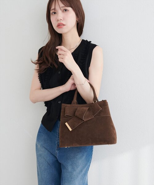 natural couture(ナチュラルクチュール)の「スエードリボンアイコンバッグ(ハンドバッグ・レディース・ベージュ/チャコールグレー/ボルドー/ブラウン・FREE)」の20枚目の写真