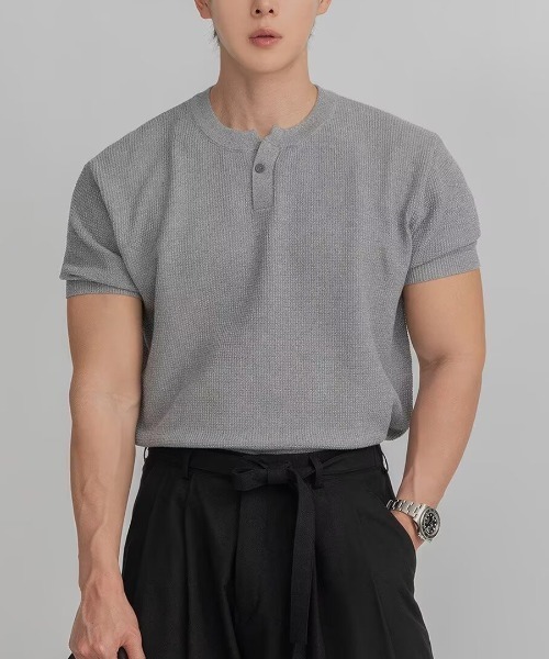 FreeZone(フリーゾーン)の「ワッフル編みヘンリーネック半袖サマーニット/メンズ(Tシャツ/カットソー・メンズ・グレー/ブラック/ホワイト・F)」の10枚目の写真