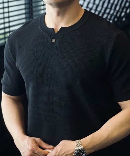 FreeZone(フリーゾーン)の「ワッフル編みヘンリーネック半袖サマーニット/メンズ(Tシャツ/カットソー・メンズ・グレー/ブラック/ホワイト・F)」の7枚目の写真