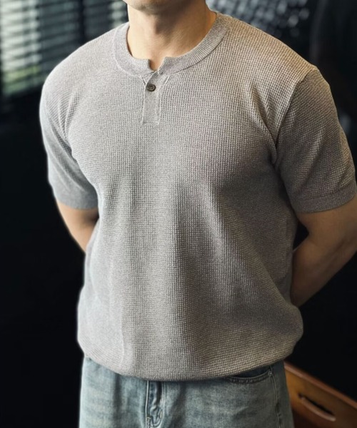 FreeZone(フリーゾーン)の「ワッフル編みヘンリーネック半袖サマーニット/メンズ(Tシャツ/カットソー・メンズ・グレー/ブラック/ホワイト・F)」の8枚目の写真
