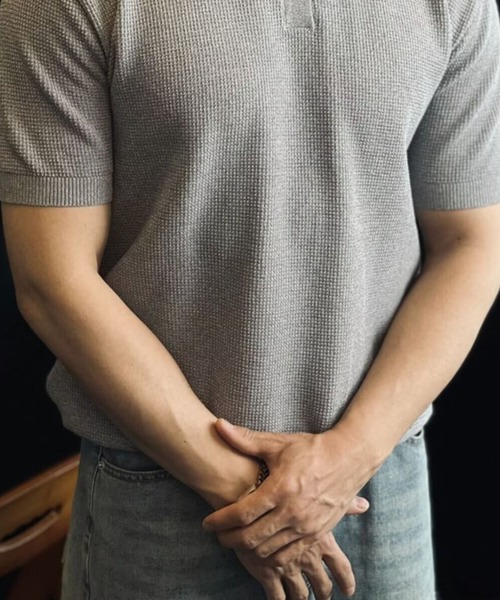 FreeZone(フリーゾーン)の「ワッフル編みヘンリーネック半袖サマーニット/メンズ(Tシャツ/カットソー・メンズ・グレー/ブラック/ホワイト・F)」の11枚目の写真