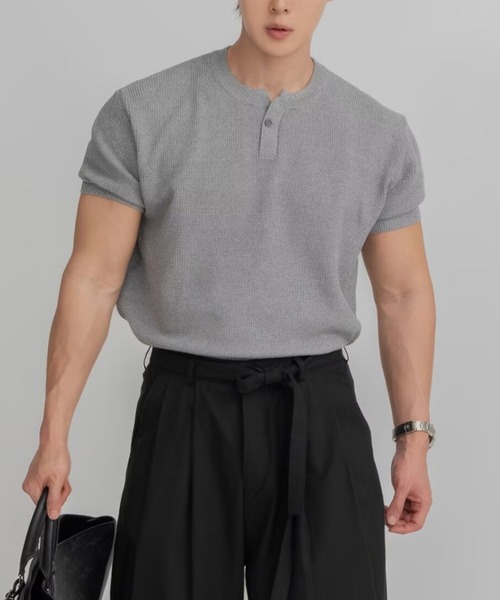 FreeZone(フリーゾーン)の「ワッフル編みヘンリーネック半袖サマーニット/メンズ(Tシャツ/カットソー・メンズ・グレー/ブラック/ホワイト・F)」の13枚目の写真