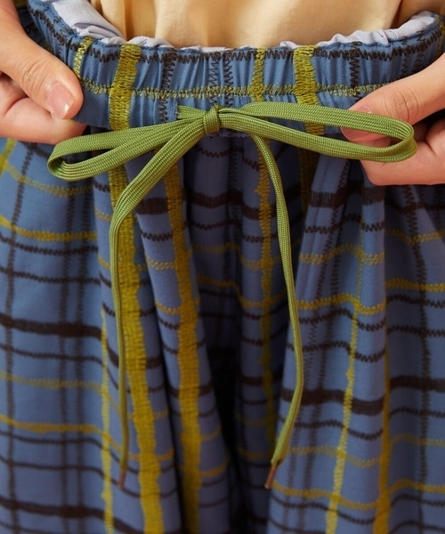 Jocomomola(ホコモモラ)の「Trazo チェック柄刺繍ワイドパンツ(その他パンツ・レディース・パープル/ブルー・40)」の13枚目の写真