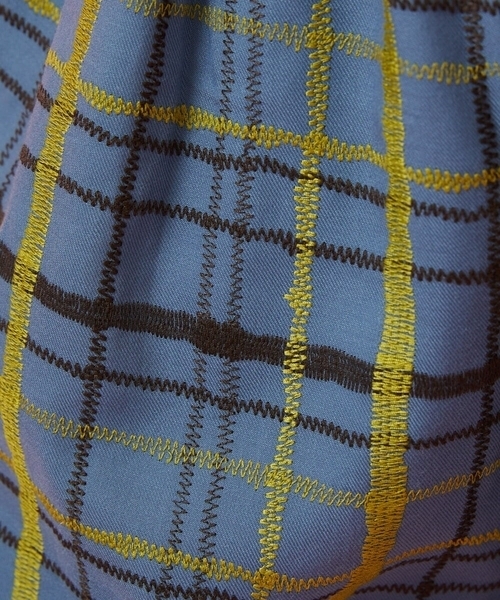 Jocomomola(ホコモモラ)の「Trazo チェック柄刺繍ワイドパンツ(その他パンツ・レディース・パープル/ブルー・40)」の3枚目の写真