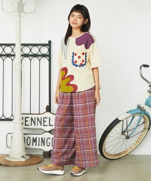 Jocomomola(ホコモモラ)の「Trazo チェック柄刺繍ワイドパンツ(その他パンツ・レディース・パープル/ブルー・40)」の5枚目の写真