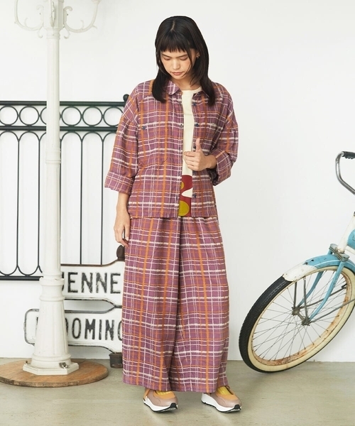 Jocomomola(ホコモモラ)の「Trazo チェック柄刺繍ワイドパンツ(その他パンツ・レディース・パープル/ブルー・40)」の8枚目の写真