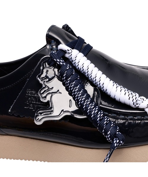 Clarks(クラークス)の「WALLABEE 2604 NAVY PATENT(スニーカー・メンズ・ブラック・25.5cm/27.0cm)」の2枚目の写真
