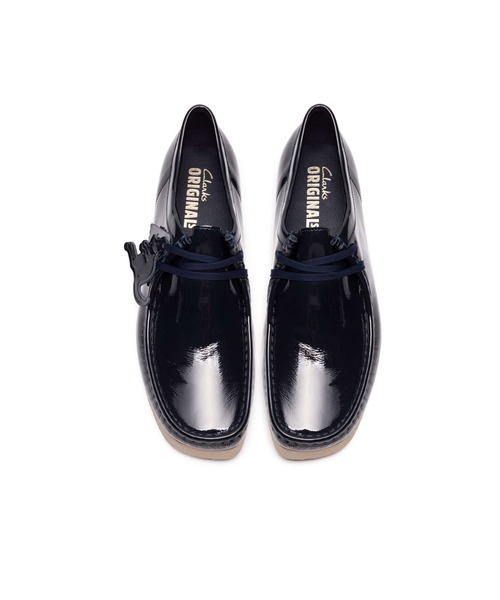 Clarks(クラークス)の「WALLABEE 2604 NAVY PATENT(スニーカー・メンズ・ブラック・25.5cm/27.0cm)」の4枚目の写真