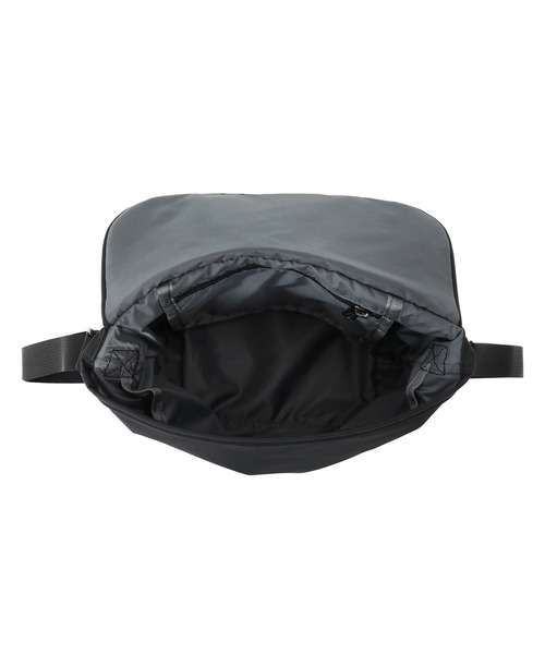 Manhattan Portage（マンハッタンポーテージ）の「NYLON MESSENGER BAG (XS) BP W/DIV MGNT TUSSAH PVC NEUES（メッセンジャーバッグ・メンズ・ブラック・X-SMALL）」の6枚目の写真
