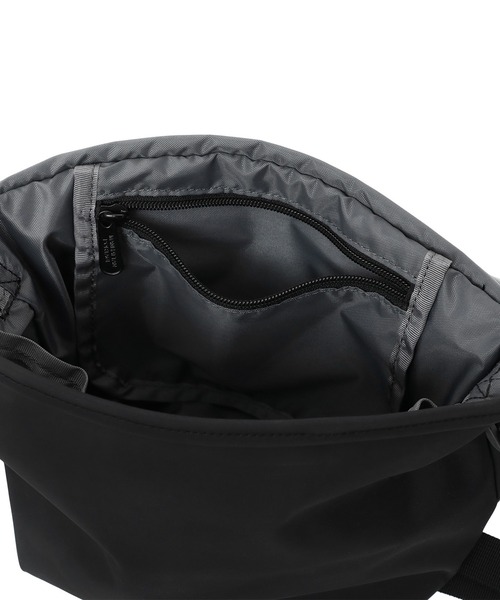 Manhattan Portage（マンハッタンポーテージ）の「NYLON MESSENGER BAG (XS) BP W/DIV MGNT TUSSAH PVC NEUES（メッセンジャーバッグ・メンズ・ブラック・X-SMALL）」の9枚目の写真