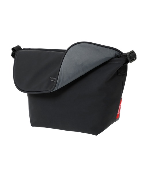 Manhattan Portage（マンハッタンポーテージ）の「NYLON MESSENGER BAG (XS) BP W/DIV MGNT TUSSAH PVC NEUES（メッセンジャーバッグ・メンズ・ブラック・X-SMALL）」の11枚目の写真