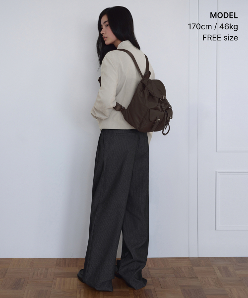 MUSINSA STANDARD WOMAN（ムシンサスタンダードウーマン）の「ウィメンズナイロンフラップミニバックパック[ブラウン]（バックパック/リュック・レディース・その他・F）」の12枚目の写真