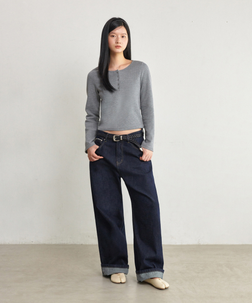GLW（ジーエルダブリュ）の「[w] ステディワッフルスリムヘンリーネックTシャツグレー（Tシャツ/カットソー・レディース・その他・FREE）」の2枚目の写真