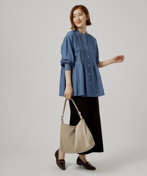 grove(グローブ)の「軽やかなデニムで、女性らしく ピンタックデニムダンガリーブラウス(シャツ/ブラウス・レディース・ネイビー/ブルー系その他・01/02/03/04/05)」の5枚目の写真