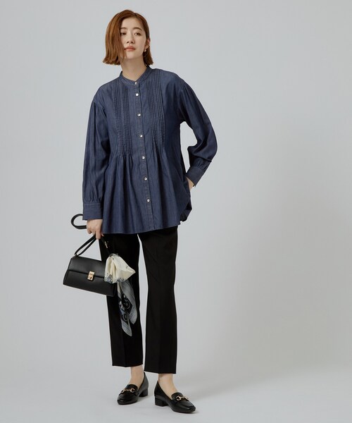 grove(グローブ)の「軽やかなデニムで、女性らしく ピンタックデニムダンガリーブラウス(シャツ/ブラウス・レディース・ネイビー/ブルー系その他・01/02/03/04/05)」の9枚目の写真