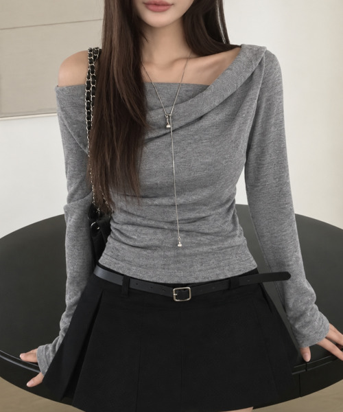 VIVID LADY(ビビッドレディー)の「ドレープネック リブ長袖トップス(Tシャツ/カットソー・レディース・ホワイト/ブラック/グレー/モカ/チャコールグレー・FREE)」の4枚目の写真