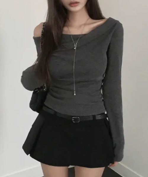 VIVID LADY(ビビッドレディー)の「ドレープネック リブ長袖トップス(Tシャツ/カットソー・レディース・ホワイト/ブラック/グレー/モカ/チャコールグレー・FREE)」の6枚目の写真