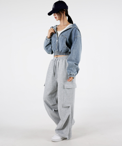 UMM(ウム)の「レディース 2WAYジップアップ クロップドフードデニムジャケット(デニムジャケット・レディース・ブラック/ブルー・F)」の4枚目の写真