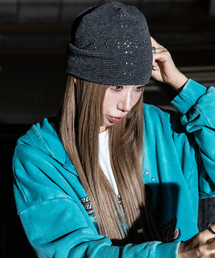 XTONZ（エクストーンズ）の「XF020 クロス スタッズ ストライプ ビーニー (BLACK/CHARCOAL)（ニットキャップ/ビーニー）」