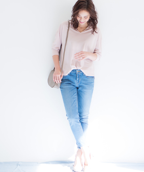 STUDIOUS（ステュディオス）の「Vネックスリットカットソー（Tシャツ/カットソー・レディース・ホワイト/ライトグレー/ピンク/ベージュ・FREE）」の7枚目の写真