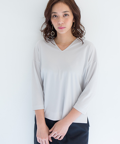 STUDIOUS（ステュディオス）の「Vネックスリットカットソー（Tシャツ/カットソー・レディース・ホワイト/ライトグレー/ピンク/ベージュ・FREE）」の9枚目の写真