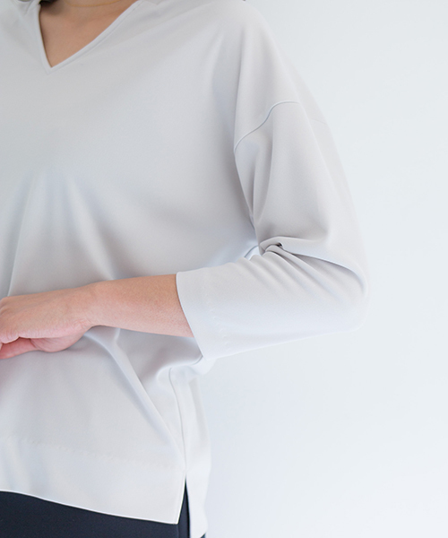 STUDIOUS（ステュディオス）の「Vネックスリットカットソー（Tシャツ/カットソー・レディース・ホワイト/ライトグレー/ピンク/ベージュ・FREE）」の13枚目の写真