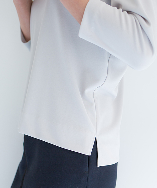 STUDIOUS（ステュディオス）の「Vネックスリットカットソー（Tシャツ/カットソー・レディース・ホワイト/ライトグレー/ピンク/ベージュ・FREE）」の15枚目の写真