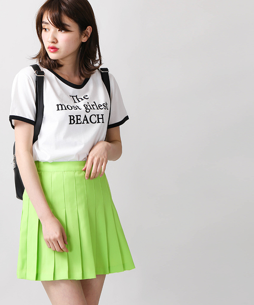 WEGO（ウィゴー）の「WEGO/無地プリーツミニスカート（スカート・レディース・ブラック/レッド/ホワイト/ネイビー/ホワイト系その他/ブラック系その他/ライム/ライトパープル/ピンク系その他/ブルー/ライトイエロー/サックスブルー/ライトピンク/ブルー系その他/レッド系その他/パープル系その他/ピンク・FREE）」の6枚目の写真