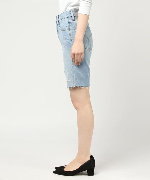Calvin Klein Jeans(カルヴァンクラインジーンズ)の「ボーイショーツデニム(その他パンツ・レディース・ブルー・24inch/25inch/26inch/27inch/30inch)」の2枚目の写真